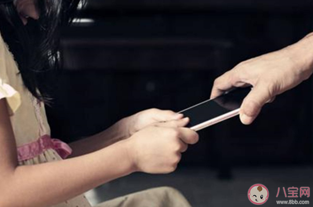 孩子更容易手机成瘾吗 如何帮助孩子戒掉手机依赖