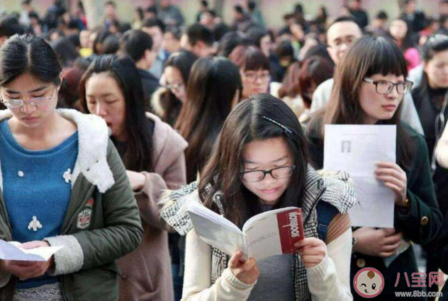 考研和考编同时上岸怎么选 研究生和公务员哪个更好