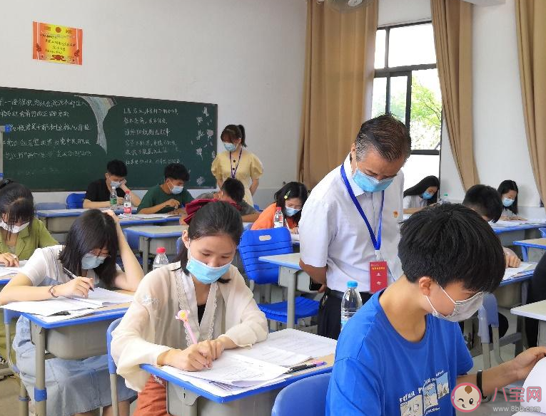 孩子只考8分家长怒怼校方是怎么回事 孩子考差了和学校有关系吗