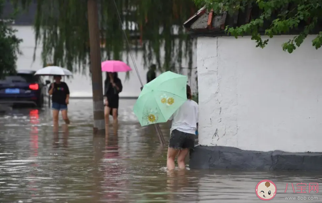 暴雨被困住怎么办 暴雨天一定要避开这些地方