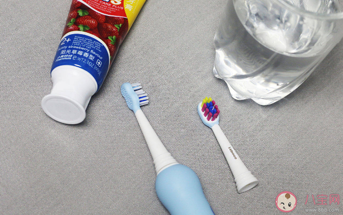 孩子用电动牙刷有什么好处 给孩子选电动牙刷要看哪几点