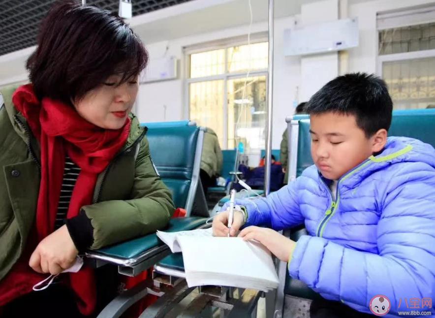 学生不必带病做作业应是共识 如何看待学生边输液边做作业