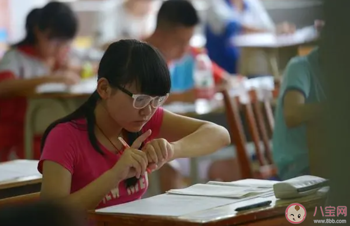 建议取消与高考重复的学业水平考试 如何减轻高中师生负担